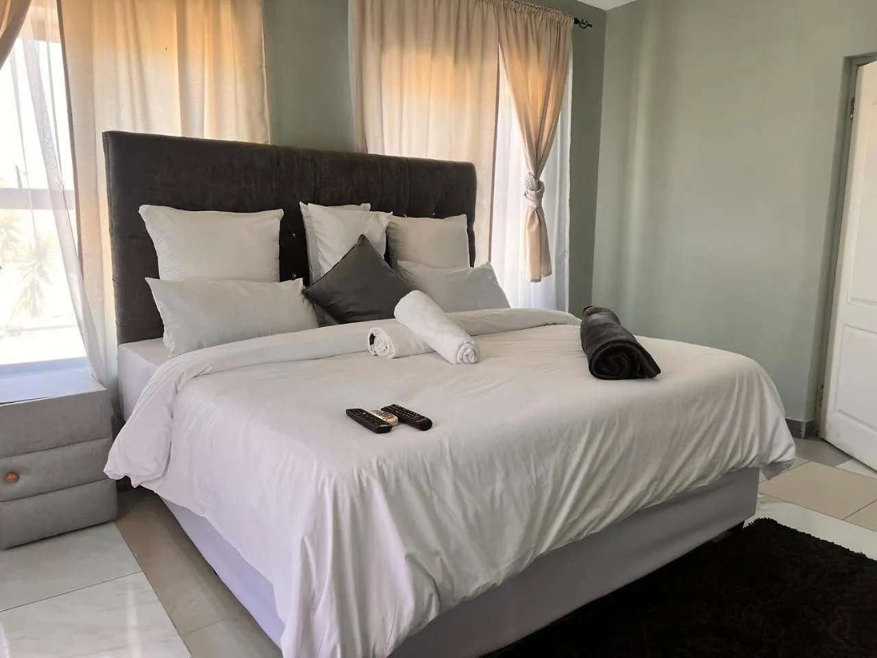 Forchutec Guest House Sunset Beach Cape Town